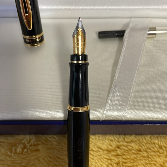 Waterman Expert Black Gold Trim Fountain Pen - Medium - Picture 2 of 7